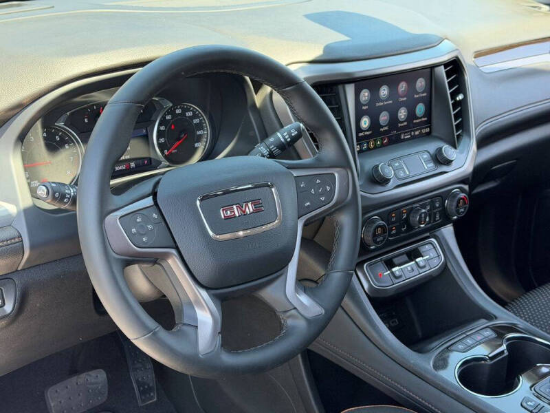 2023 GMC Acadia AT4