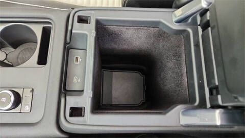 2024 Land Rover Discovery P300 Dynamic SE