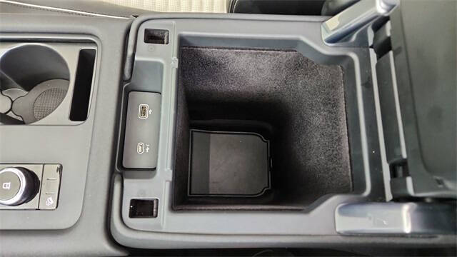 2024 Land Rover Discovery P300 Dynamic SE