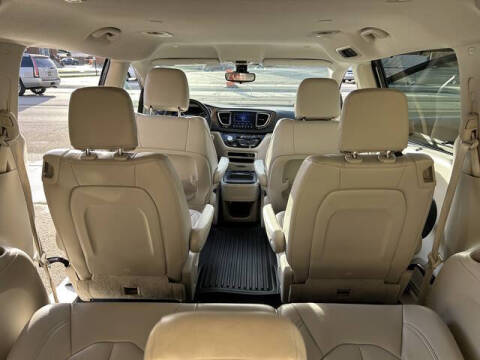 2017 Chrysler Pacifica Touring-L