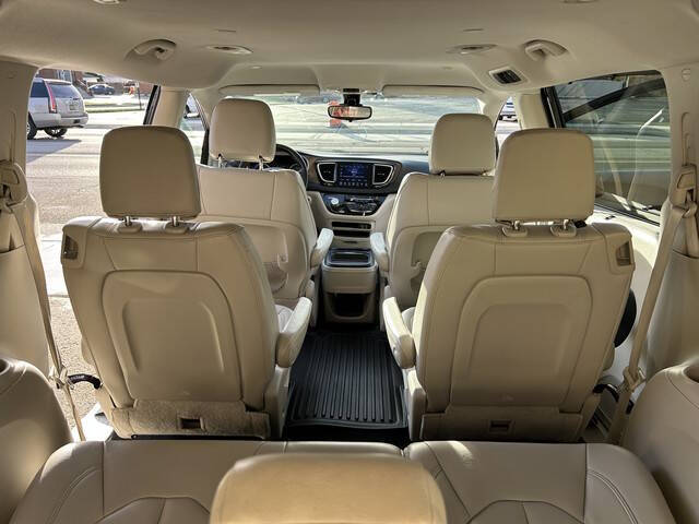 2017 Chrysler Pacifica Touring-L