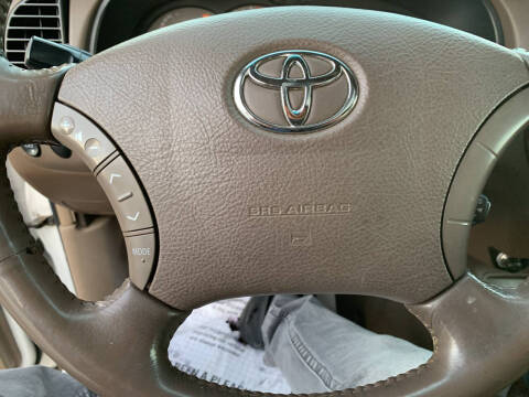 2004 Toyota Sequoia SR5