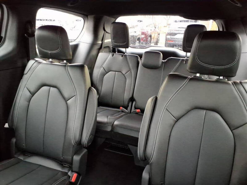 2026 Chrysler Pacifica Select