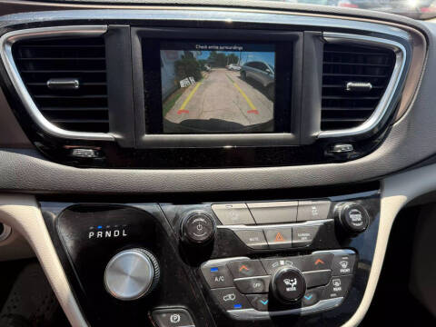 2020 Chrysler Voyager LX