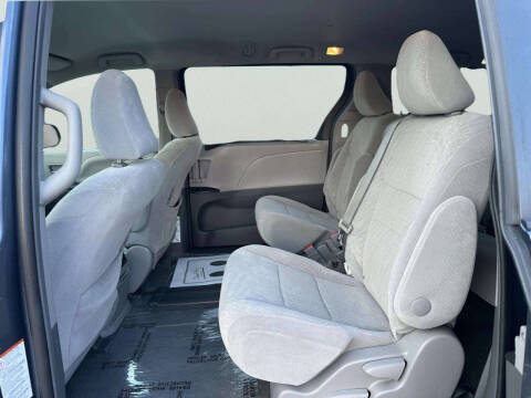 2017 Toyota Sienna LE 8-Passenger