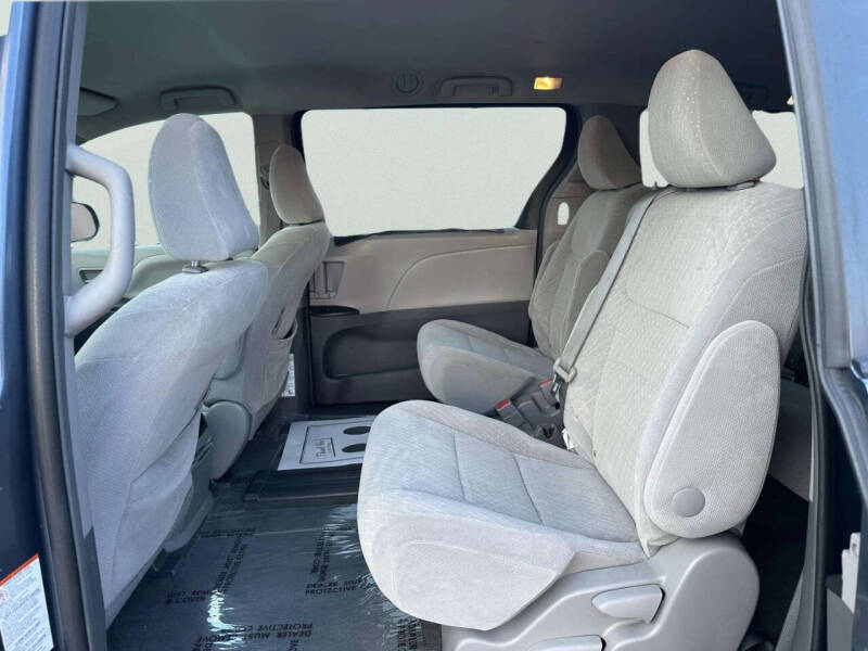 2017 Toyota Sienna LE 8-Passenger