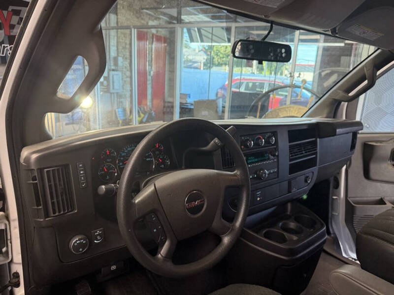 2023 GMC Savana 2500