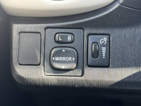 2014 Toyota Yaris 5-Door LE