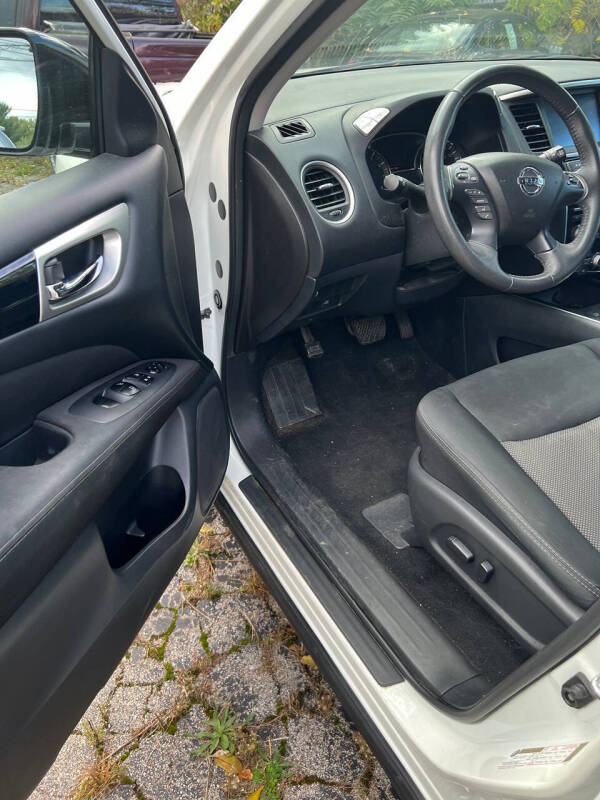 2017 Nissan Pathfinder SL