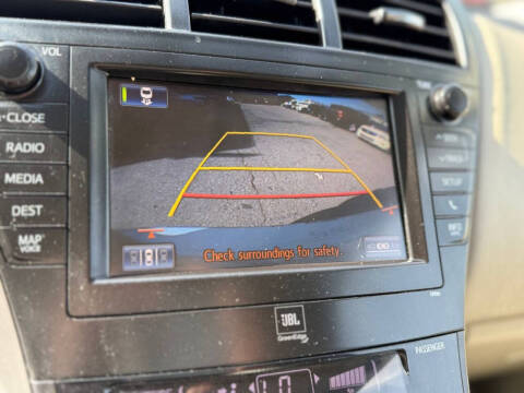 2014 Toyota Prius v Five