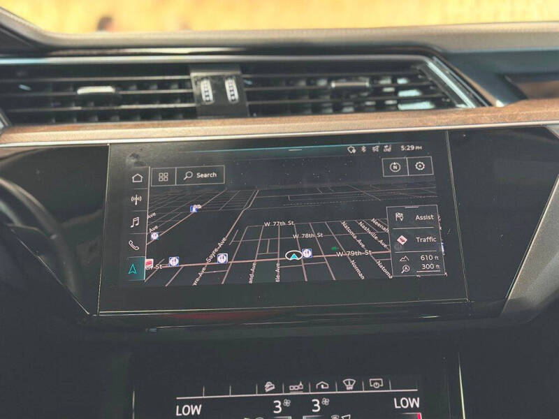 2019 Audi e-tron quattro Prestige