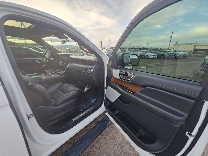 2022 Lincoln Navigator L Black Label