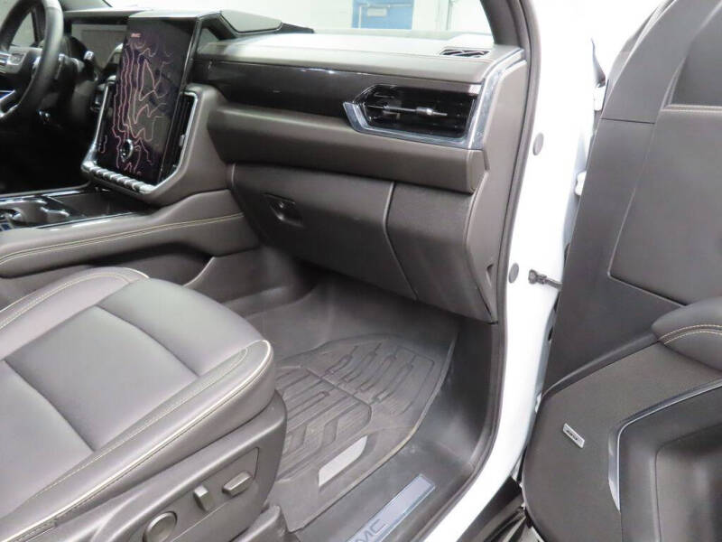 2025 GMC Yukon Elevation