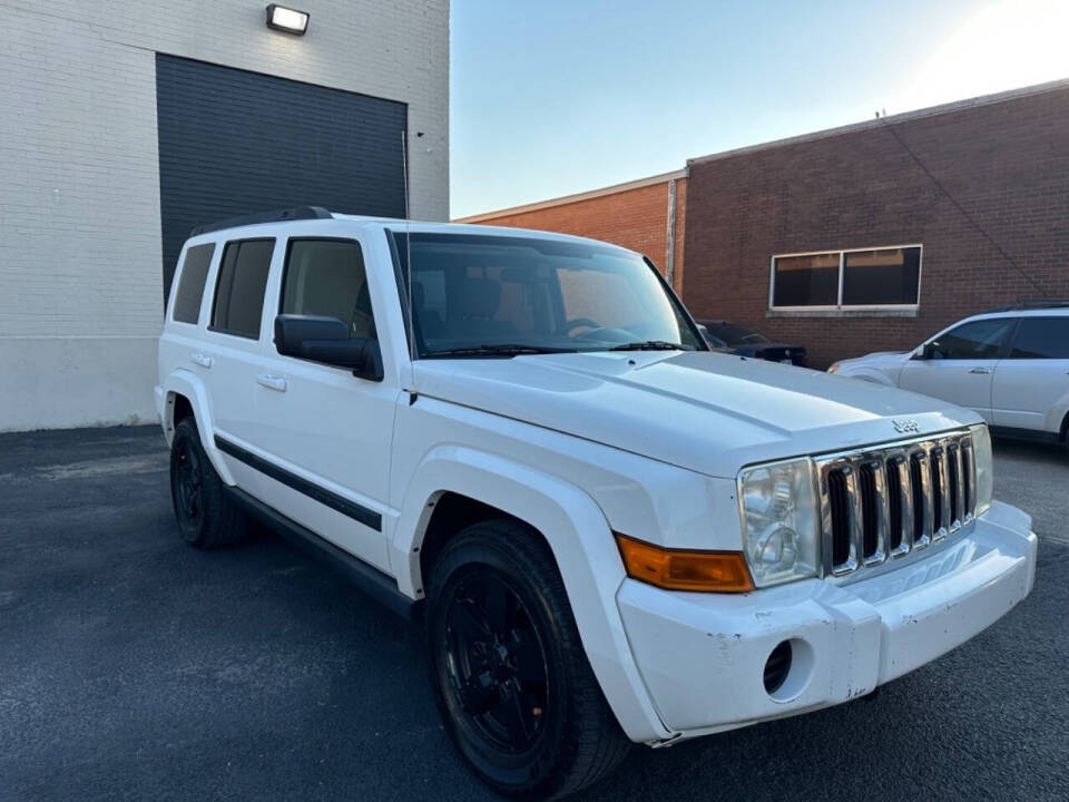 2007 Jeep Commander for sale at Sarenco Auto Inc in Dallas, TX