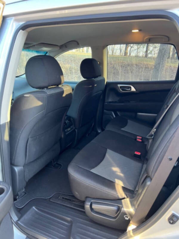 2017 Nissan Pathfinder SV