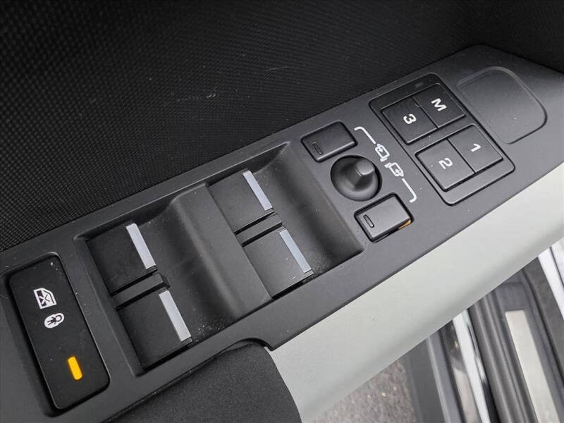 2023 Land Rover Defender 110 X-Dynamic SE