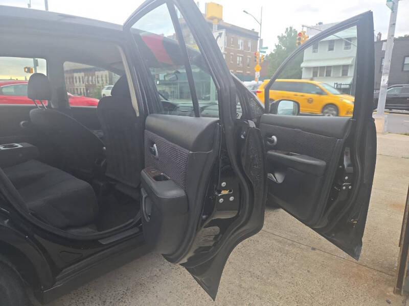 2011 Nissan Versa 1.8 SL