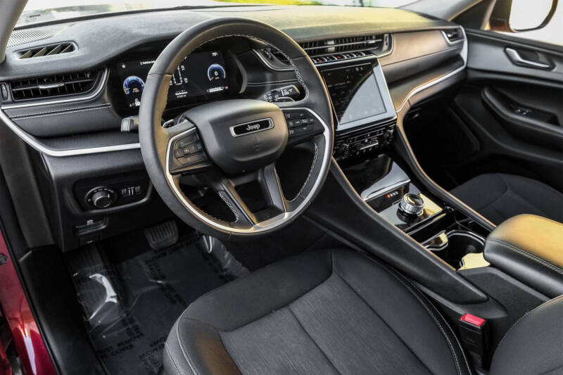 2023 Jeep Grand Cherokee L Laredo