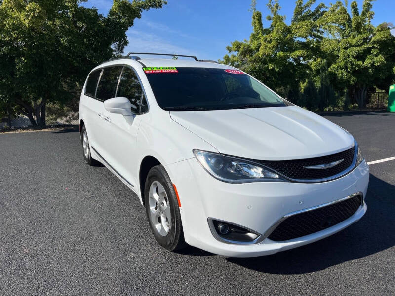 2017 Chrysler Pacifica Touring-L Plus