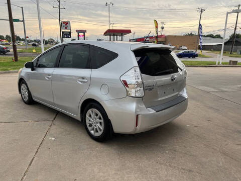 2013 Toyota Prius v Two