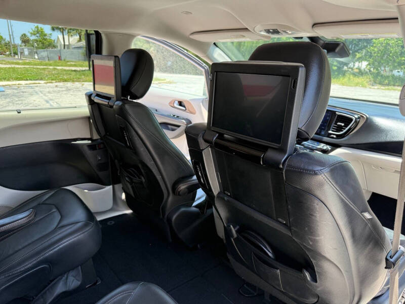 2017 Chrysler Pacifica Touring-L Plus