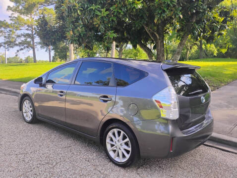 2014 Toyota Prius v Five