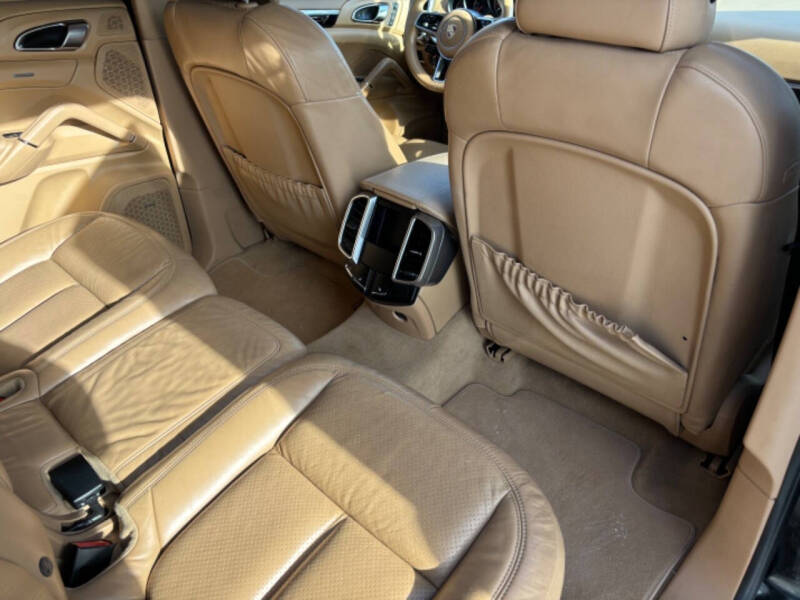 2017 Porsche Cayenne Platinum Edition