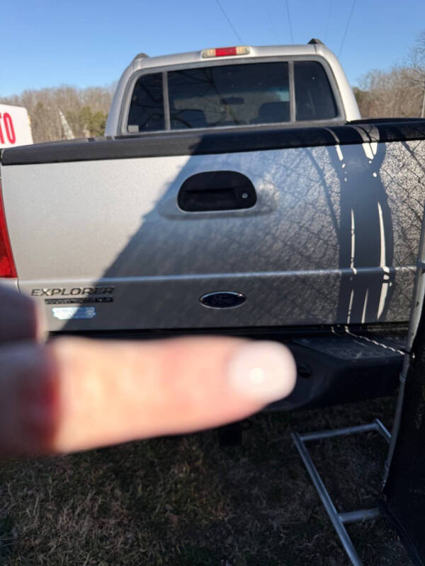 2004 Ford Explorer Sport Trac XLS