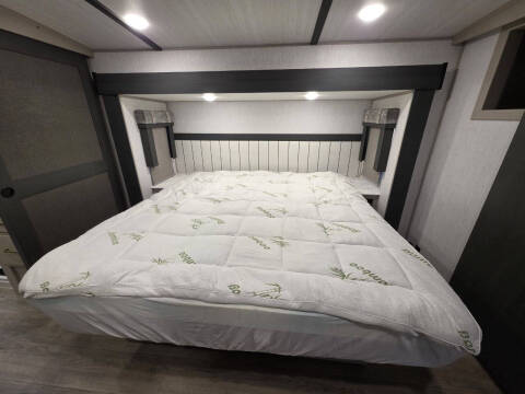 2024 Forest River Heritage Glen 36FL