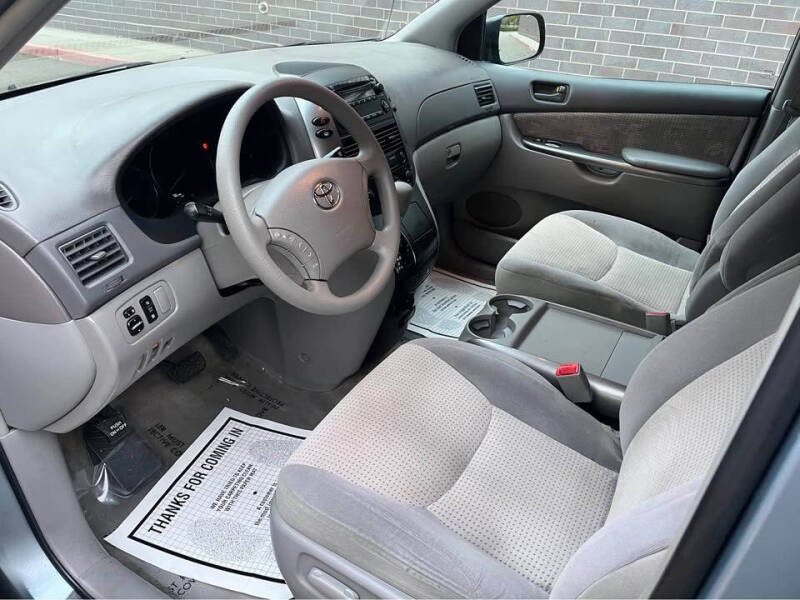 2006 Toyota Sienna LE 8 Passenger