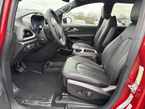 2026 Chrysler Pacifica Select