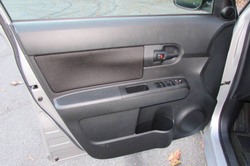 2010 Scion xB Base photo 18