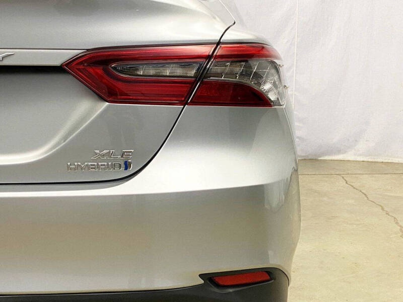 2022 Toyota Camry Hybrid XLE