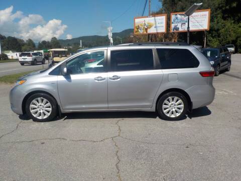 2017 Toyota Sienna for sale at EAST MAIN AUTO SALES in Sylva NC
