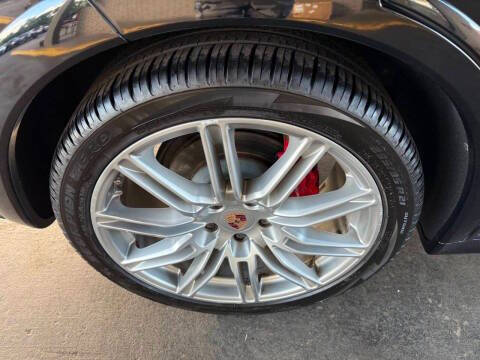 2014 Porsche Cayenne GTS