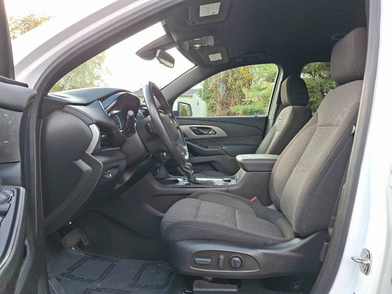 2022 Chevrolet Traverse LT Cloth