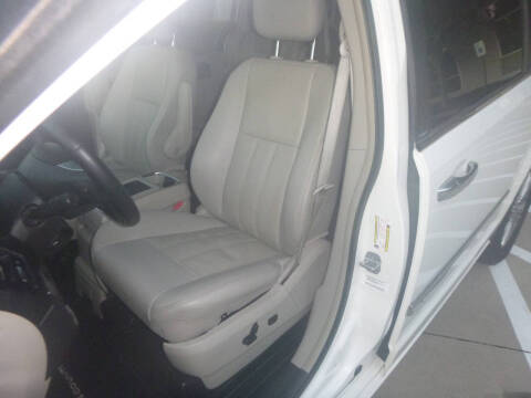 2013 Chrysler Town and Country Touring-L