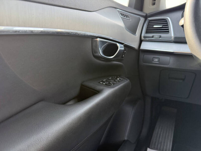 2023 Volvo XC90 B5 Core