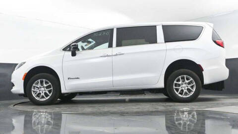 2025 Chrysler Voyager LX