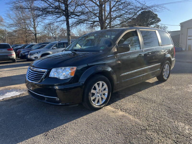 2016 Chrysler Town & Country Touring's photo