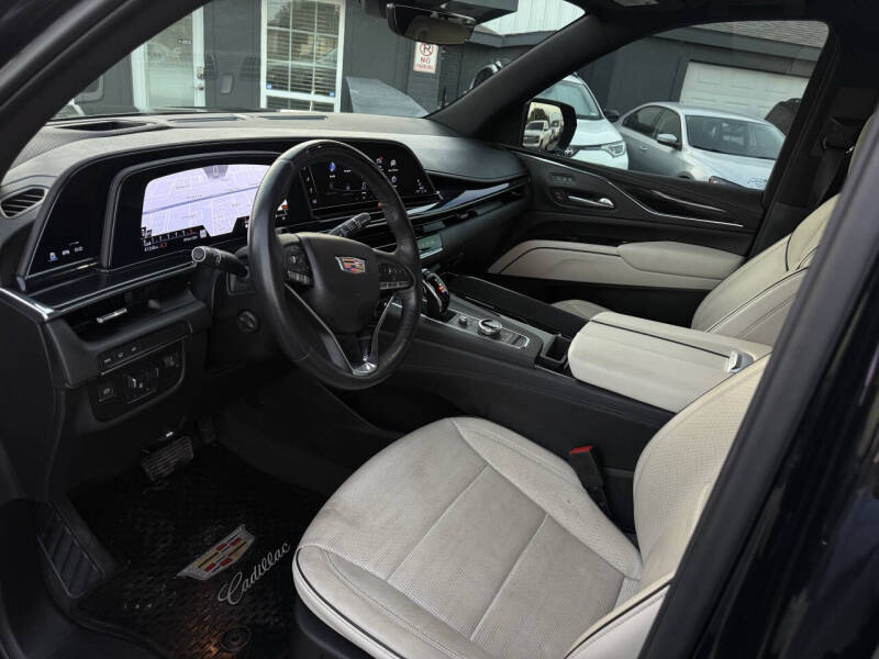 2023 Cadillac Escalade Sport