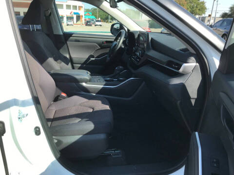 2024 Toyota Highlander LE