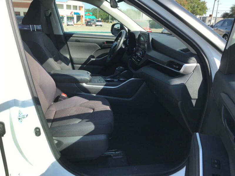 2024 Toyota Highlander LE