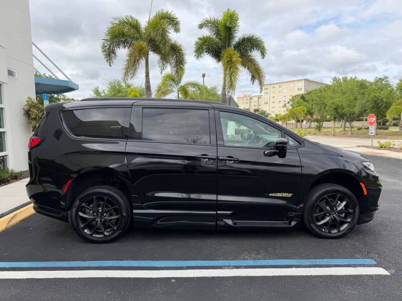 2021 Chrysler Pacifica Touring L