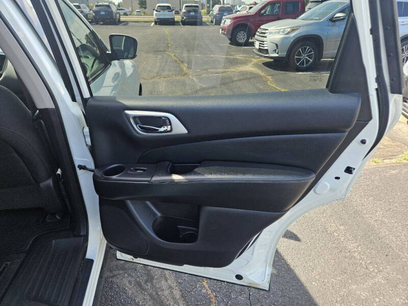 2020 Nissan Pathfinder SV