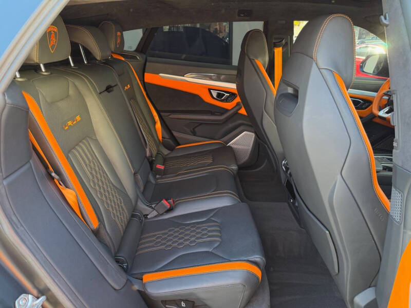 2023 Lamborghini Urus S