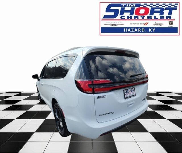 2024 Chrysler Pacifica for sale at Tim Short CDJR Hazard in Hazard, KY