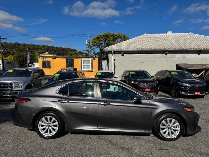 2018 Toyota Camry LE photo 7