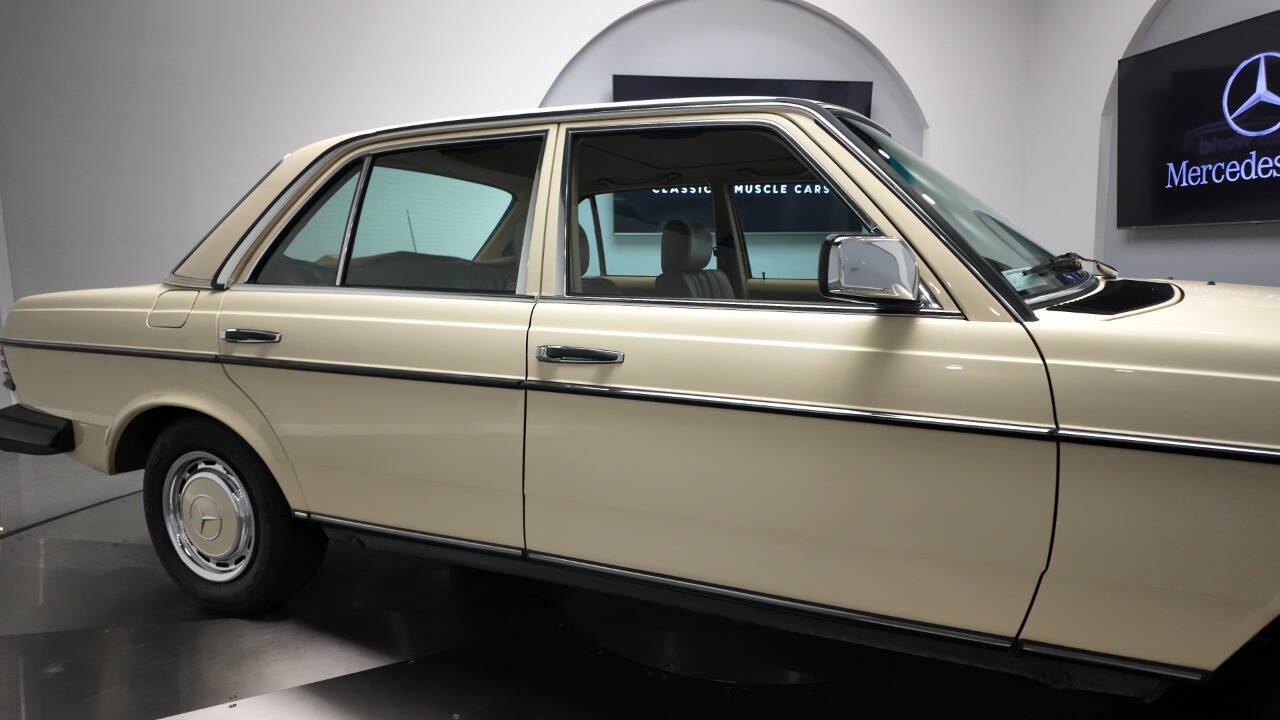 1983 Mercedes-Benz 240-Class 14