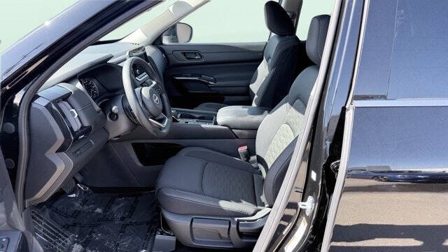 2025 Nissan Pathfinder S